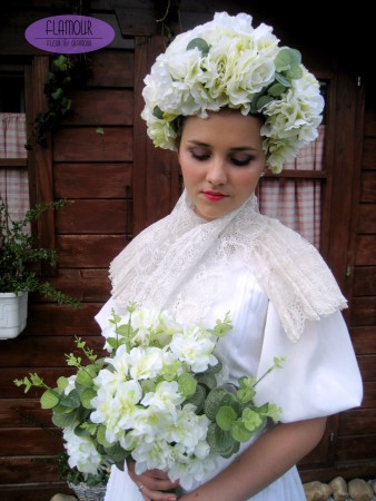 parta CLASSIC WHITE WEDDING so svadobnou kyticou